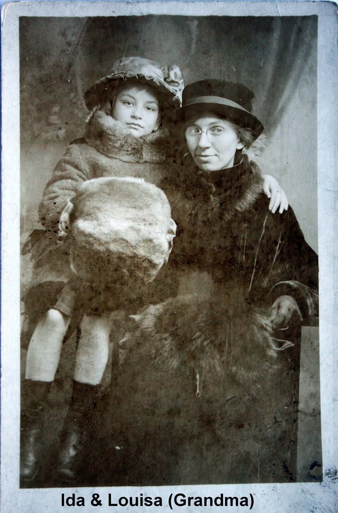 1917-Grandma Thelma Charles & Greatgrandma Loiusa Vaughn.jpg